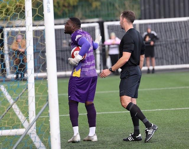 歧视的观众 歧视的观众